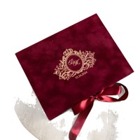 Invitation de mariage de luxe en velours rouge, cartes d'invitation en acrylique dans une boîte avec impression dorée, boîte en daim sur mesure