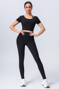 Set Yoga 2 Pezzi: Top Corto a Maniche Corte con Scollo Rotondo e Leggings a Vita Alta a Tutta Lunghezza con Spalline Incrociate, Senza Cuciture, Elasticizzato in Quattro Direzioni - Product Image 1