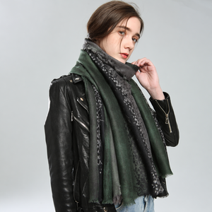 Bufanda con estampado de leopardo degradado de 90*180 cm para mujer, chal retro con patrón de puntos, bufanda larga ligera con flecos de pestañas - Product Image 3