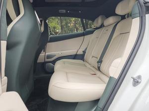 YU7 MAX Modèle 2025 d'occasion, longue autonomie, haute performance, 4x4, édition MAX, SUV, autonomie de 760 km, véhicule électrique, YU7 blanc sur blanc - Product Image 4