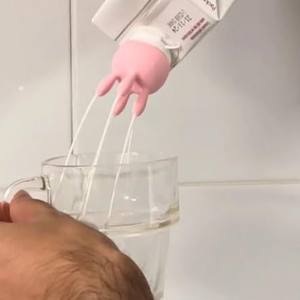 Tapa de Botella de Leche con Diseño 3D de Vaca Giratoria, Divertido Embudo para Verter Leche - Product Image 4