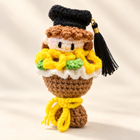 Breloques de porte-clés de graduation au crochet avec mini-bouquets, figurines de diplômés et modèles d'agneaux en peluche