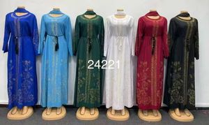 Vendita all'Ingrosso 2026 di Abiti per Donne Musulmane, Cardigan Ricamato di Alta Qualità, Stile Turco con Scollo a V, Manica Lunga, Anti-Pilling - Product Image 5