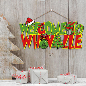 En stock : Étiquettes décoratives de Noël sur le thème du Grinch, avec éléments de monstre vert, suspendues à la porte en bois, décoration intérieure. - Product Image 4