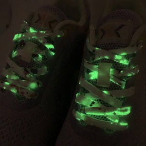 Tali sepatu bercahaya olahraga atletik tali sepatu datar menyala dalam gelap malam warna neon tali sepatu 60/80/100/120/140cm