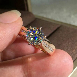 Anello classico scintillante a sei punte per donna, elegante gioiello da dito alla moda - Product Image 1
