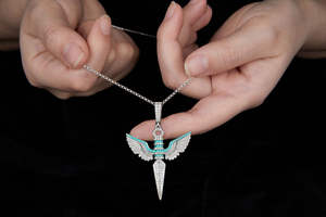 Collier pendentif tendance pour femme en argent sterling plaqué or 18 carats avec moissanite 1,5 mm, idéal pour un anniversaire (DIY) - Product Image 5