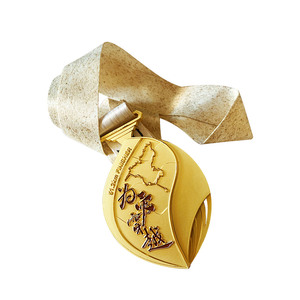 ป้ายเข็มกลัดเคลือบด้านสีทองนูนลาย 3 มิติ ปี 2024 แบบสร้างสรรค์  วัสดุสแตนเลสและทองเหลือง  ของที่ระลึกธีมแฟชั่น  ผลิตตามสั่ง - Product Image 6