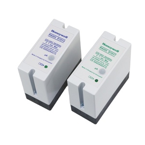Relais de flamme industriel Honeywell R4343E1014 pour la protection des brûleurs et le contrôle de la combustion pour la sécurité des chaudières industrielles - Product Image 1
