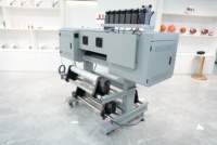 Machine d'impression UV DTF haute vitesse Xm 24 pouces 60 cm, imprimante UV DTF A1 avec trois têtes d'impression I3200U1 pour l'impression d'autocollants sur film AB