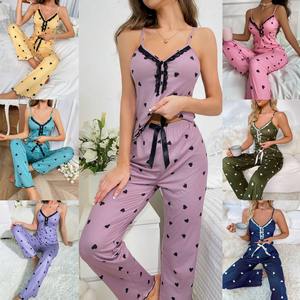 Venta caliente Ropa para el hogar Pijamas con cuello en V Estampado de corazón cómodo con botón Tirantes de encaje Top y pantalones Conjunto de 2 piezas - Product Image 2
