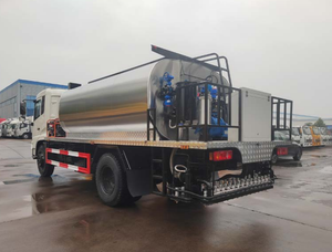 <span class=keywords><strong>Camion</strong></span> de distributeur d'asphalte de SINOTRUK HOWO RHD 340HP 6x4 <span class=keywords><strong>13m3</strong></span> - Product Image 3