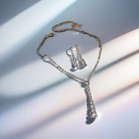 Parure de bijoux de luxe pour femme, élégante et minimaliste, avec strass et diamants, comprenant un collier lariat en Y et des boucles d'oreilles, idéale pour les mariages