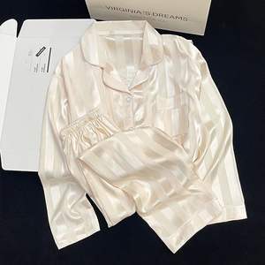 Vendita di moda <span class=keywords><strong>pigiama</strong></span> da donna <span class=keywords><strong>in</strong></span> <span class=keywords><strong>raso</strong></span> nuovo Set Cardigan <span class=keywords><strong>in</strong></span> <span class=keywords><strong>raso</strong></span> sottile <span class=keywords><strong>in</strong></span> seta di ghiaccio con risvolto a manica lunga per la casa - Product Image 2