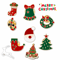 Épingles de Noël personnalisées en émail 2D OEM, badges de fête en métal émaillé dur, broches de revers, ensemble cadeau Père Noël, sapin, couronne, chaussette