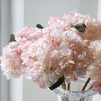 Fleurs d'hortensia en soie style français vintage à bords effilochés, couleur corail peinte à l'huile, décor floral gaufré pour salon