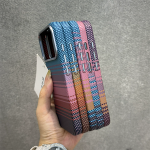 Étui de téléphone magnétique en fibre de carbone à dégradé de couleur pour iPhone 18 17 Pro Max 16 15, compatible avec la charge sans fil, ultra-fin, finition mate, coque rigide - Product Image 2
