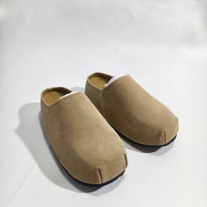 รองเท้าบิร์เคนแฟชั่นแบบสวม  วัสดุหนังกลับระบายอากาศได้ดี  ลายดอกไม้  รับผลิตแบบ OEM/ODM สำหรับผู้ชายและผู้หญิง - Product Image 1