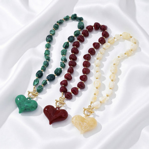 <span class=keywords><strong>Collana</strong></span> con <span class=keywords><strong>Ciondolo</strong></span> a Cuore Grande in Stile Retrò Europeo-Americano, Perline in Resina, Design Semplice e Carino - Product Image 6