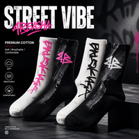 Chaussettes tendance streetwear graffiti pour femmes, mi-mollet, imprimées lettres, style délavé, pour couples, vente en gros