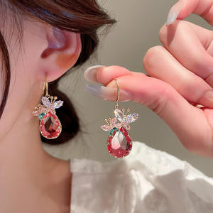 Nuevo diseño de joyería de verano para mujer, pendientes en forma de gota de agua, pendientes de gota de mariposa de circón con diamantes de imitación - Product Image 1