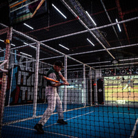 Simulateur de baseball d'intérieur avec cage de frappe interactive et moniteur de lancement AR