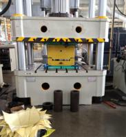 Presse hydraulique 315 tonnes pour la fabrication de casques balistiques