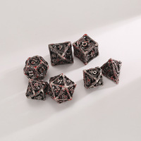 Lot de 7 dés polyédriques carrés en métal au design rétro unique pour jeux de rôle DND et RPG – Idéal comme cadeau