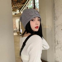 Bonnet tricoté style japonais pour femme automne/hiver, broderie effet amincissant, motif lettres duveteuses, tendance et rembourré