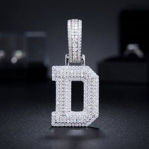 Colgante de Lujo con Letra D de Moissanita, Estilo Hiphop para Fiesta, Plata 925 con Micro Pavé, Corte Brillante Redondo, Unisex, para Uso Diario - Product Image 1