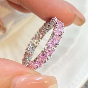 Anillos de Piedras Preciosas Hipoalergénicos e Impermeables al por Mayor, Anillos de Eternidad con Corazón de Circonio Chapados en Oro para Mujer - Product Image 6