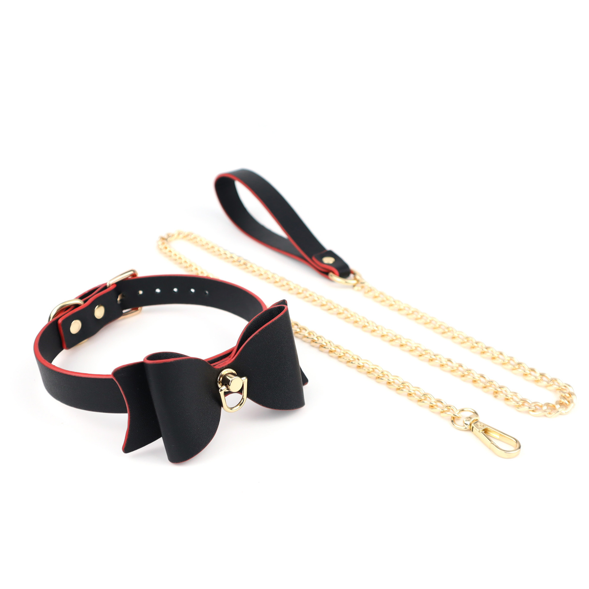 Cuello rojo y negro.