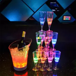 Vente en gros de fournitures de fête jetables de qualité alimentaire, verre à vin à lumière led sensible au liquide, tasses de flûte à champagne