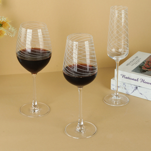 Copa <span class=keywords><strong>de</strong></span> <span class=keywords><strong>Vino</strong></span> Personalizable <span class=keywords><strong>de</strong></span> Estilo Europeo, Hecha a Mano, <span class=keywords><strong>de</strong></span> Cristal, Grabada, para Bodas - Product Image 3
