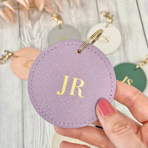 Porte-clés en cuir PU grainé, personnalisé avec logo gravé au laser, porte-clés rond pour couple, en stock - Product Image 4