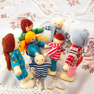 Popolare Mini bambola Set carino finta figure di gioco giunti mobili bambole di famiglia casa delle bambole in legno - Product Image 3