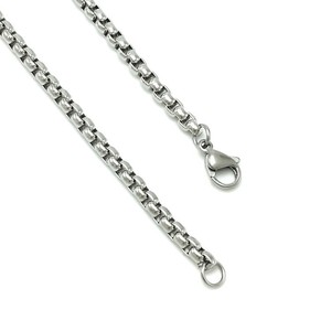 สร้อยคอโซ่สแตนเลสทรงสี่เหลี่ยม ของขวัญสำหรับทุกเพศ ความยาว 45 ซม. - Product Image 2