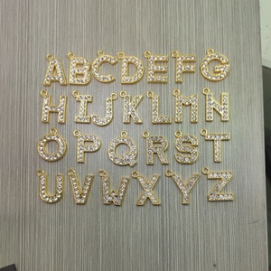 Diamantes de imitación de 21x21mm, accesorio colgantes con letras del alfabeto, venta al por mayor - Product Image 4