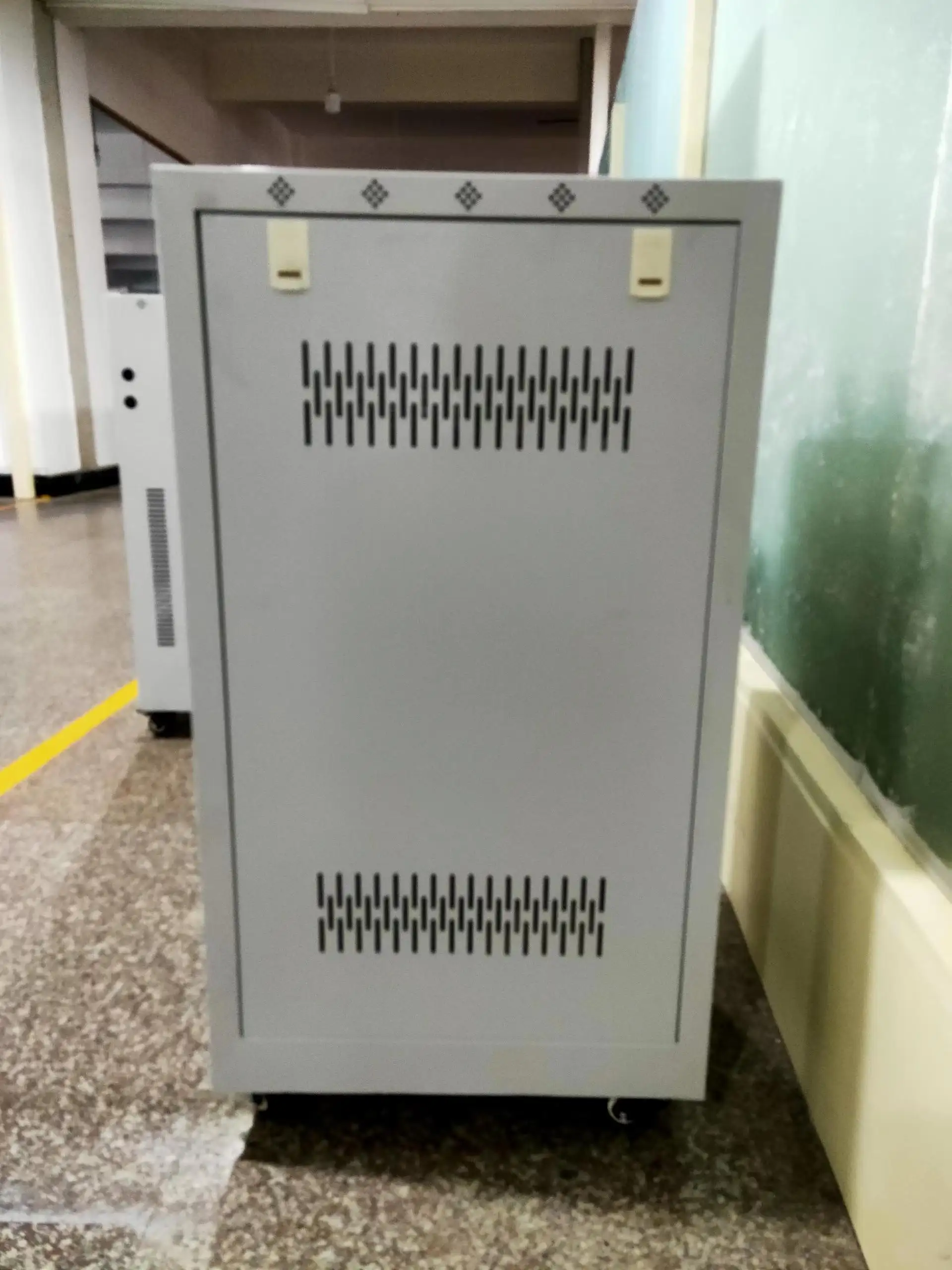 Regulador de tensão automático AVR trifásico diretamente da fábrica 10kva 20kva 30kva 50kva 100kva 380V estabilizador de tensão CA