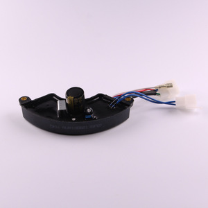 Régulateur de tension triphasé AVR 250V 470µF immergé dans l'huile, auto-refroidissant, type C, avec auto-coupleur à enroulement central - Product Image 1