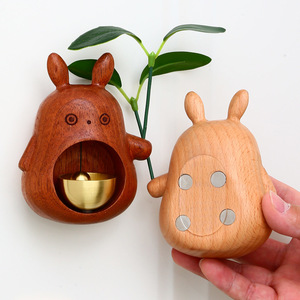 Cloche à vent Totoro, sonnette de porte en bois, 11x8.5x5cm, décoration de style japonais pour l'entrée de la maison ou du magasin - Product Image 3