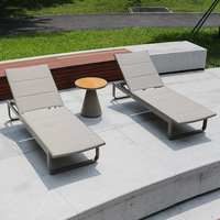 Chaise de plage extérieure en alliage d'aluminium au design moderne et épuré, transat de piscine, pour villa, jardin, hôtel haut de gamme