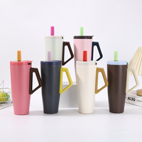 Bouteilles d'eau chaude en acier inoxydable en gros, tasses à café isothermes à double paroi sous vide avec poignée, couvercle rabattable et paille pour filles