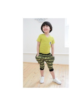 Proveedor Chino de Alibaba de Camisetas Negras con Cuello en V para Niños - Product Image 5