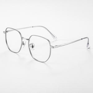 Gafas de mujer Danyang con montura rectangular 5802, ligeras, de aleación metálica de marco completo, montura delgada, lentes AC con diseño de flujo de agua - Product Image 1
