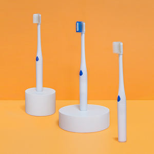 교체형 블루 LED 칫솔모와 2분 타이머가 장착된 전동 칫솔 - Product Image 3