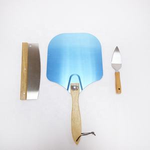 Set <span class=keywords><strong>di</strong></span> 3 Pezzi: Pala per <span class=keywords><strong>Pizza</strong></span> in Metallo con Manico in Legno Rimovibile e Coltello per <span class=keywords><strong>Pizza</strong></span> in Acciaio Inossidabile - Product Image 2