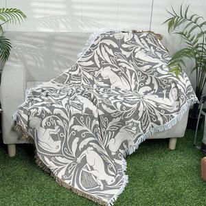 Manta moderna bordada de <span class=keywords><strong>Dacron</strong></span> Jacquard hecha a medida de moda transpirable suave y duradera para todas las estaciones - Product Image 1