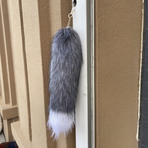 Vente en gros de porte-clés colorés en fausse <span class=keywords><strong>fourrure</strong></span> de renard, breloque mode avec pompon pour sac à main pour femme - Product Image 2