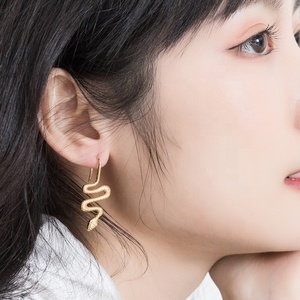 Nouvelle Arrivée plaqué Or <span class=keywords><strong>Serpent</strong></span> Oreille <span class=keywords><strong>Crochet</strong></span> 925 Boucles d'oreilles <span class=keywords><strong>en</strong></span> Argent Sterling Pour Les Femmes - Product Image 6